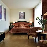 Elysee Hotel