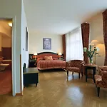 Elysee Hotel