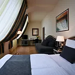Elysee Hotel