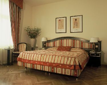 Elysee Hotel