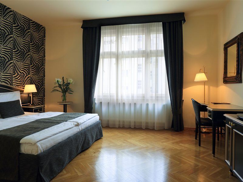 Elysee Hotel